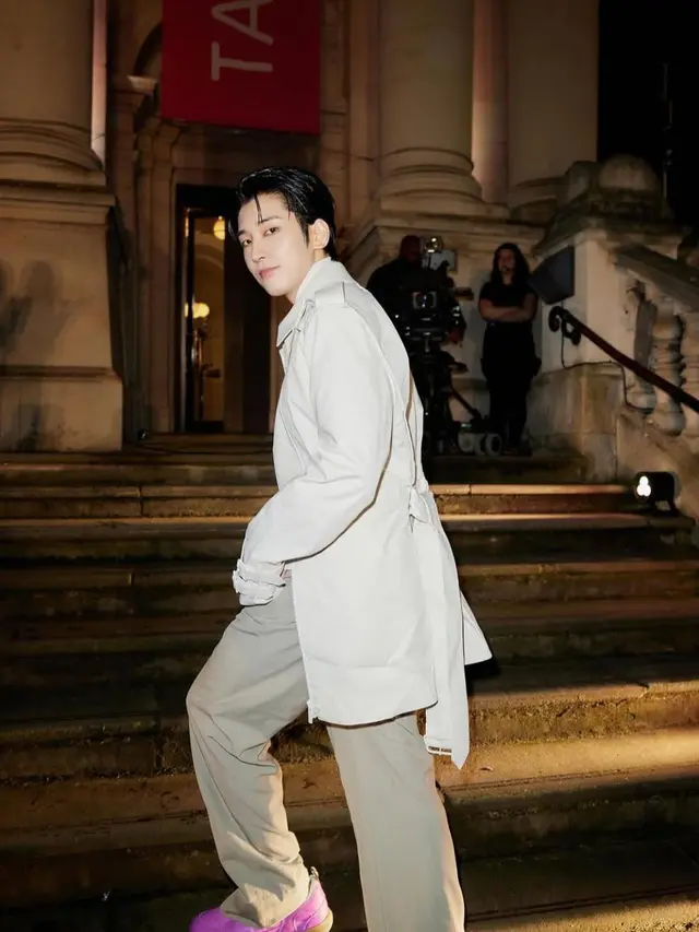 Wonwoo SEVENTEEN tampil perdana di London Fashion Week 2025. (credit:instagram.com/everyone_woo)