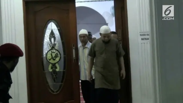 VIDEO: Novel Baswedan Salat Subuh Lagi di Masjid Al Ihsan