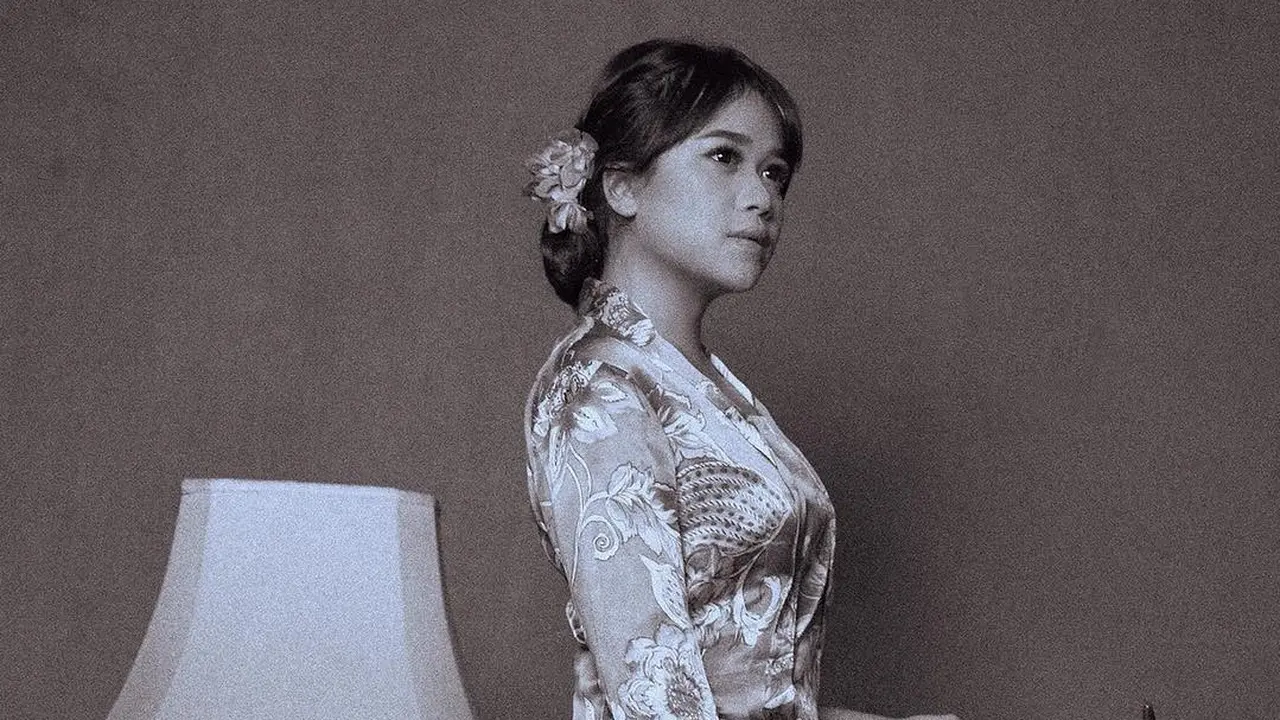 [Bintang] Rayakan Hari Kartini, Ini 8 Foto Cantik Artis Indonesia Saat Kenakan Kebaya