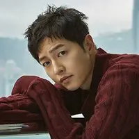 Song Jong Ki mengaku jika ia suka dengan wanita yang bijak. "Tipe wanita yang kusuka adalah yang bijak. Itu merupakan hal penting," katanya. (Foto: Allkpop.com)