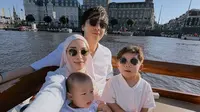 Nikita Willy Tunjukkan Buku Favorit Issa dan Nael, Jadi Rutinitas Sebelum Tidur