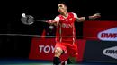 <p>Pebulu tangkis tunggal putra Indonesia Jonatan Christie membalas pukulan tunggal putra India Kidambi Srikanth pada final putra turnamen bulu tangkis Piala Thomas 2022 di Impact Arena, Bangkok, Thailand, Minggu (15/5/2022). Jonatan kalah dari Srikanth Kidambi dengan skor 15-21, 21-23. (Manan VATSYAYANA / AFP)</p>