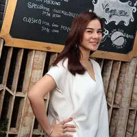 Astrid Tiar resmi dipersunting seorang dokter spesialis bernama Gerhard Reinaldi Situmorang sejak 2012 silam. Dari pernikahannya, telah dikaruniai dia orang anak. (Deki Prayoga/Bintang.com)