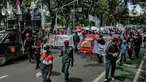 Massa aksi yang tergabung dalam Forum Masyarakat Rusunawa Marunda (F-MRM) saat menggelar aksi mengecam polusi debu batu bara di Balai Kota, Jakarta Pusat, Senin (28/3/2022). (merdeka.com/Iqbal S. Nugroho)