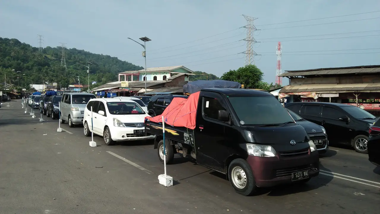 Antrean Pelabuhan Merak