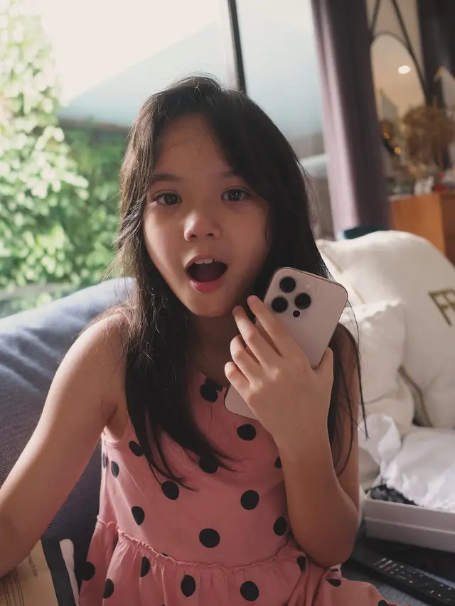 Handphone Pertama Gempi