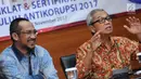 Mantan pimpinan KPK, Abraham Samad dan M Busyro Muqoddas (kiri ke kanan) menyampaikan pandangan kepada peserta Diklat & Sertfikasi Penyuluh Antikorupsi di Gedung KPK, Jakarta, Senin (27/11). (Liputan6.com/Helmi Fithriansyah)