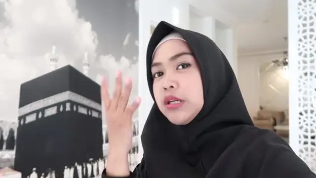 6 Penampakan Isi Rumah Oki Setiana Dewi, Kamar Mandinya Kayak di Hotel