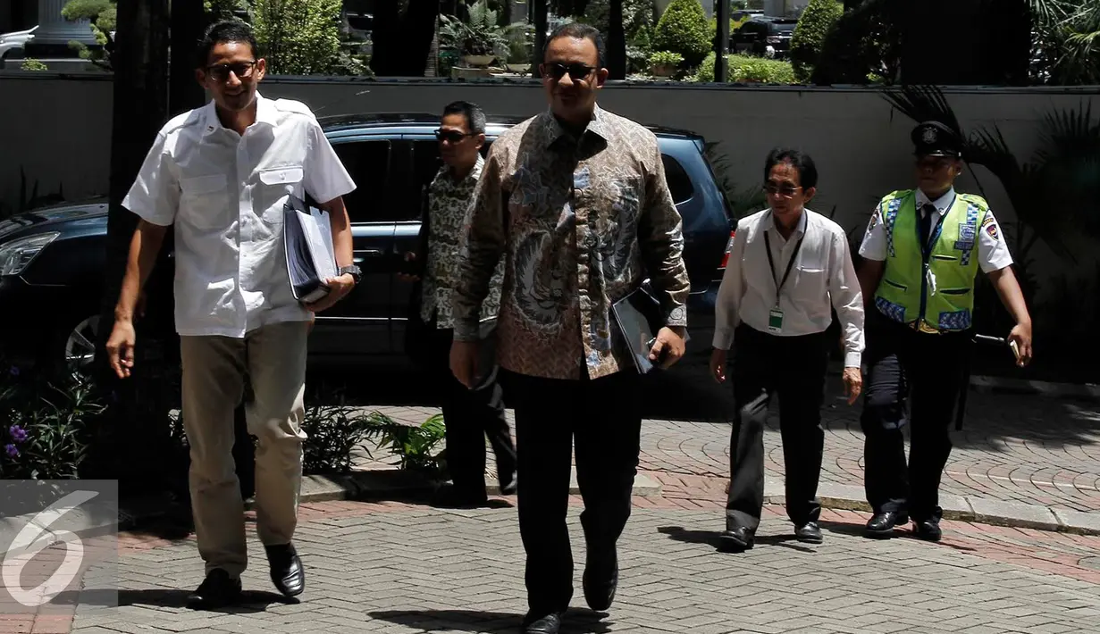 Pasangan Bakal Calon Gubernur dan Wakil Gubernur DKI, Anies Baswedan dan Sandiaga Uno tiba di gedung KPK, Jakarta, Kamis (29/9). Sementara Anies sebelumnya sudah melaporkan harta kekayaannya kepada Lembaga Antikorupsi. (Liputan6.com/Helmi Afandi)