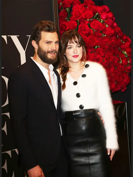 Busana apapun yang dikenakan Jamie Dornan akan cocok dan terlihat elegan. (Via Eonline.com/sry)