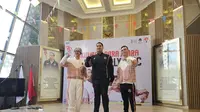 Menpora bersama desainer Didiet Maulana perlengkapan tanding Paralimpiade 2024