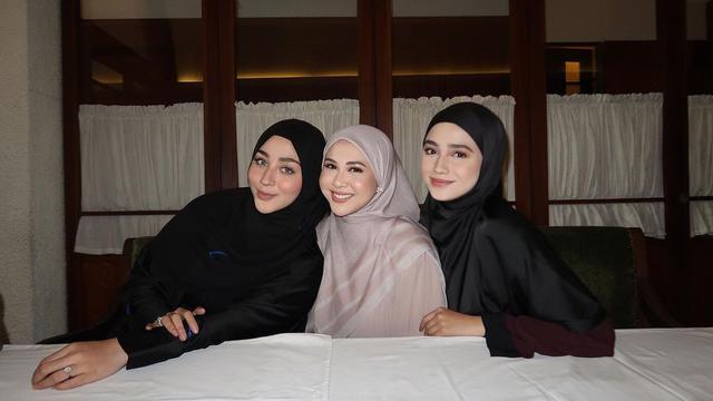 6 Gaya Hijab Syifa Hadju hingga Tasya Farasya saat Ikut Kajian di JCC