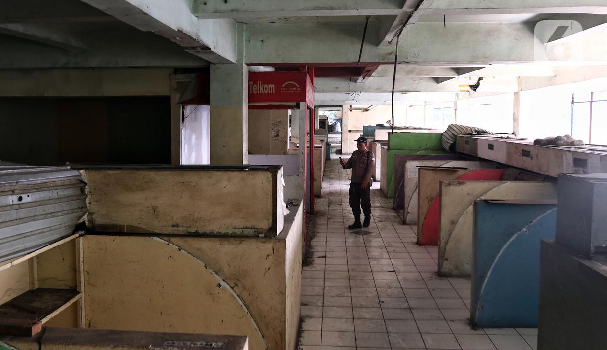 Sebelumnya, Pj Gubernur DKI Jakarta Heru Budi menyerahkan proses revitalisasi Blok G Pasar Tanah Abang kepada Perumda Pasar Jaya. (Liputan6.com/Angga Yuniar)