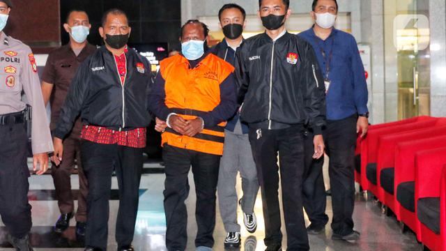 Bupati nonaktif Mamberamo Tengah Ricky Ham Pagawak Resmi Huni Rutan KPK