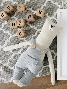 Beige mom aesthetic populer di kalangan ibu yang menyukai warna netral untuk anak dan rumah. Tren ini menawarkan ketenangan, namun juga menimbulkan perdebatan tentang stimulasi visual bagi tumbuh kembang anak./ Photo by Katsia Jazwinska on Unsplash.
