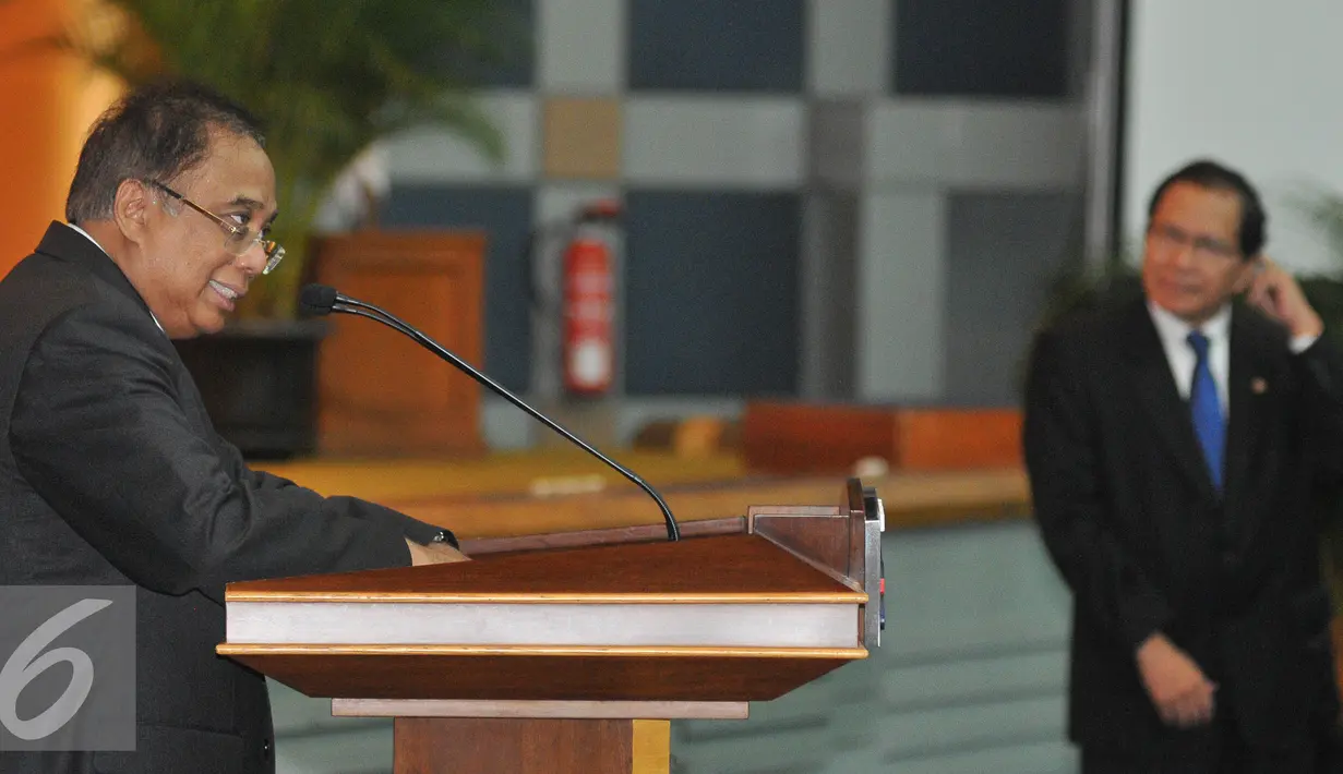 Mantan Menko Kemaritim, Indroyono Soesilo memberikan sambutan saat sertijab menteri di gedung BPPT, Jakarta, Kamis (13/8/15). Rizal resmi menggantikan Indroyono Soesilo sebagai Menko Kemaritiman. (Liputan6.com/Herman Zakharia)
