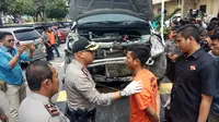 Polresta Pekanbaru, Riau, mengungkap kasus pembunuhan terhadap sopir taksi online di Kabupaten Siak, 22 Oktober 2017. (Liputan6.com/M Syukur)