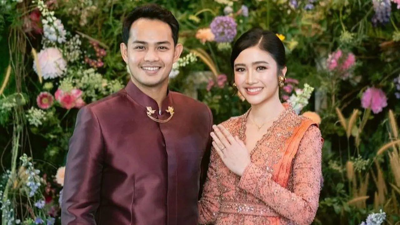 Febby Rastanty Saat Tunangan dengan Anggota Polisi