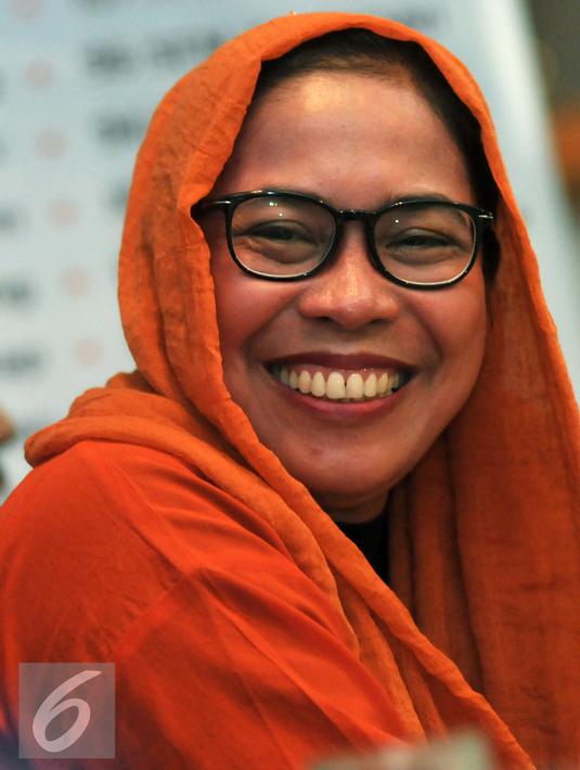 Anggota DPR Fraksi PDI Perjuangan Dwi Ria Latifa saat menjadi pembicara dalam diskusi di Jakarta, (5/4). Diskusi yang bertajuk Menteri Ribut Bikin Ribet itu membahas kegaduhan menteri yang menjadi perbincangan hangat di publik.(Liputan6.com/Johan Tallo)