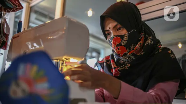 FOTO: Pembuatan Masker Batik di Hari Batik Nasional 2020