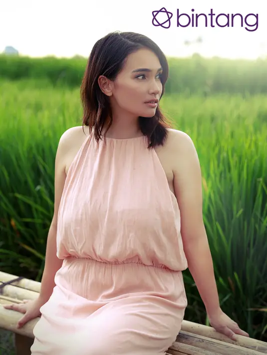 "Karena di Bali kita dapat semuanya, pantai bagus, kalau mau tenang bisa ke Ubud, ada sawah yang bagus, ada budaya yang bagus, jadi semuanya ada di sini," ujar perempuan 38 tahun ini. (Fotografer: Galih W Satria, Digital Imaging: Muhammad Iqbal Nurfajri)