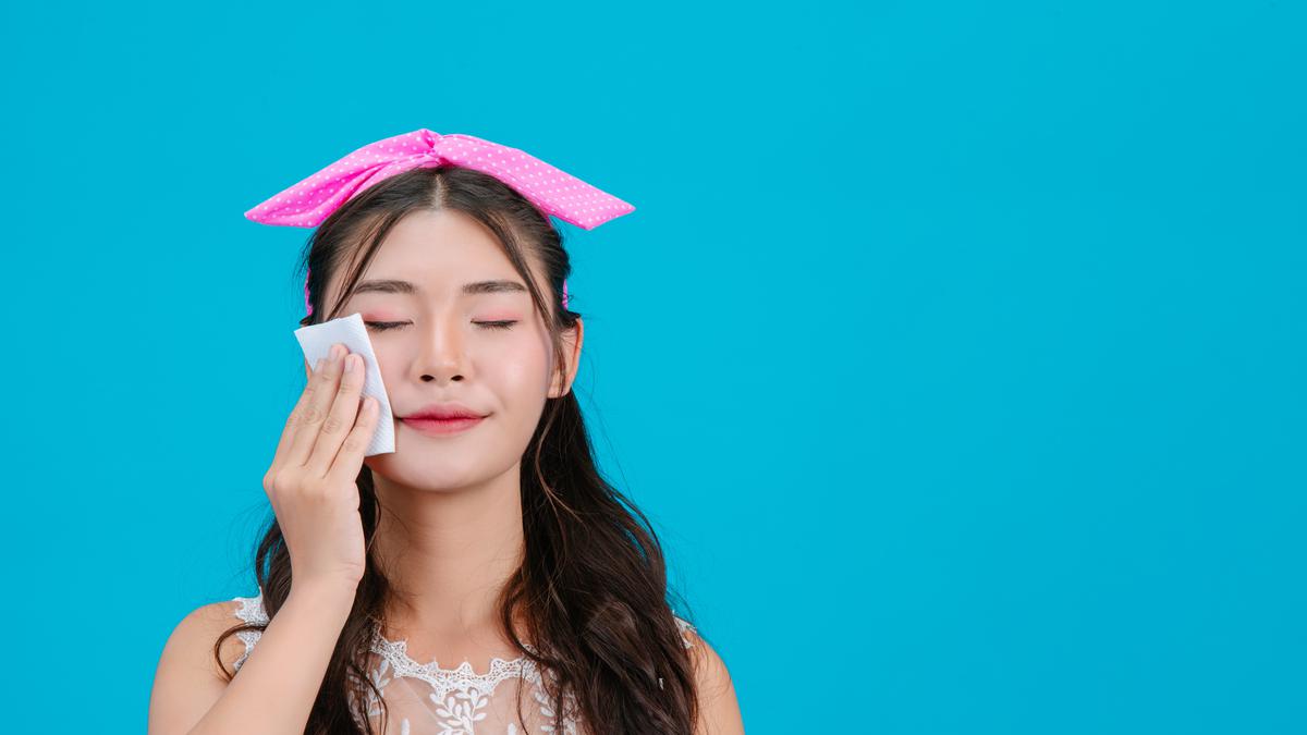 Tak Terdeteksi Sistem, Wanita Ini Dipaksa Hapus Makeup di Bandara oleh Petugas