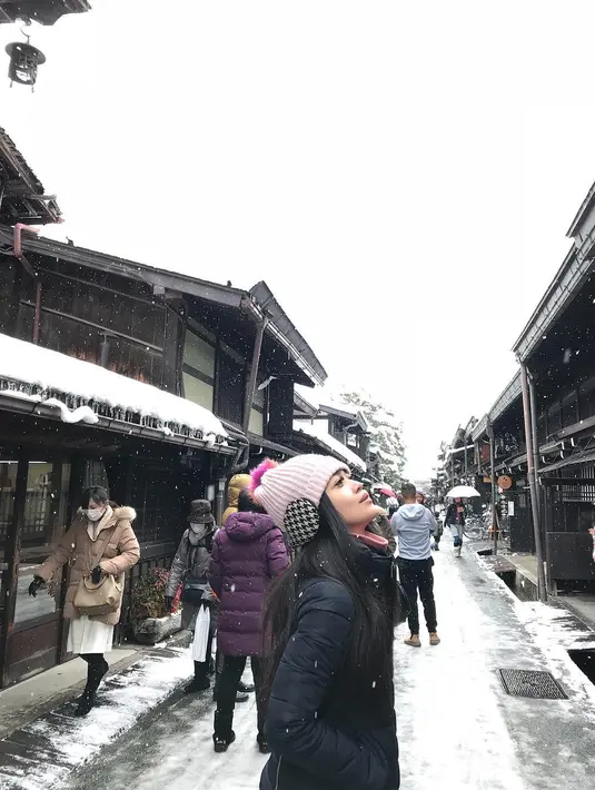 Tidak larut dalam sedih terkait perceraian ini, pasalnya Gracia sangat bahagia memiliki ibu dan adiknya yang sebentar lagi akan kembali ke Indonesia lantaran pendidikannya yang akan selesai. (Instagram/graciaz14)
