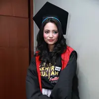 Elyzia Mulachela, berperan sebagai mahasiswi berjilbab yang memiliki dialek Madura. (Deki Prayoga/Bintang.com)