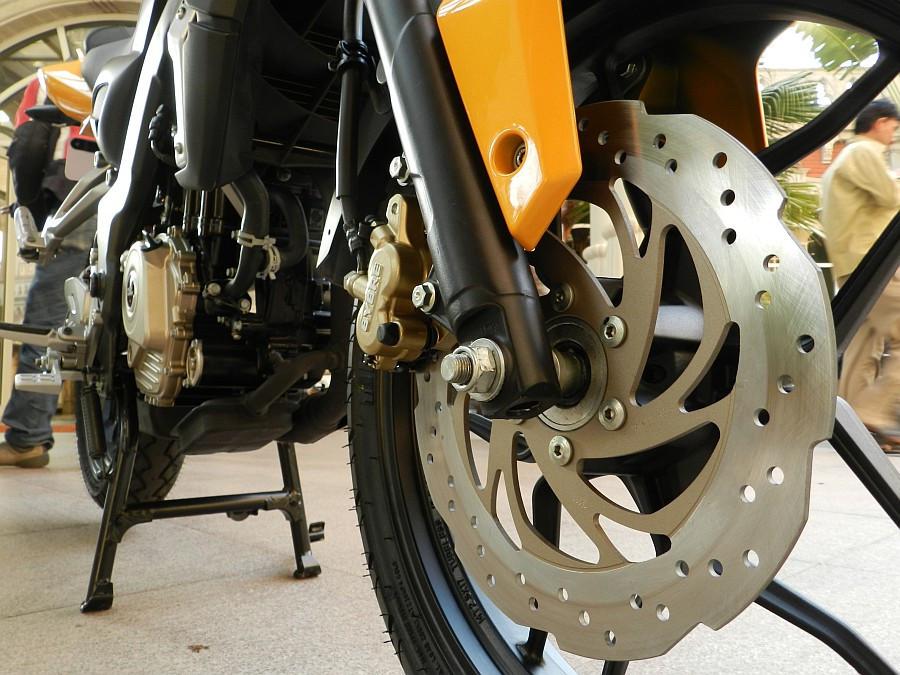 Kawasaki Bajaj Pulsar 200NS - Rem depan