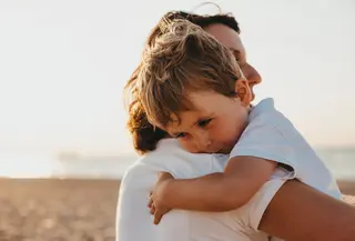 Ilustrasi anak stres. Photo by Xavier Mouton Photographie on Unsplash