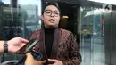 Usai menjalani pemeriksaan, kepada pewarta, Ammy Amalia Fatma Surya mengatakan tidak mengetahui adanya praktik pemerasan maupun pemberian THR tersebut. Tampak dalam foto, Pelaksana Tugas (Plt) Bupati Cilacap, Jawa Tengah, Ammy Amalia Fatma Surya, usai menjalani pemeriksaan tim penyidik Komisi Pemberantasan Korupsi (KPK) di Gedung Merah Putih, Jakarta, Selasa (5/5/2026). (Liputan6.com/Helmi Fithriansyah)