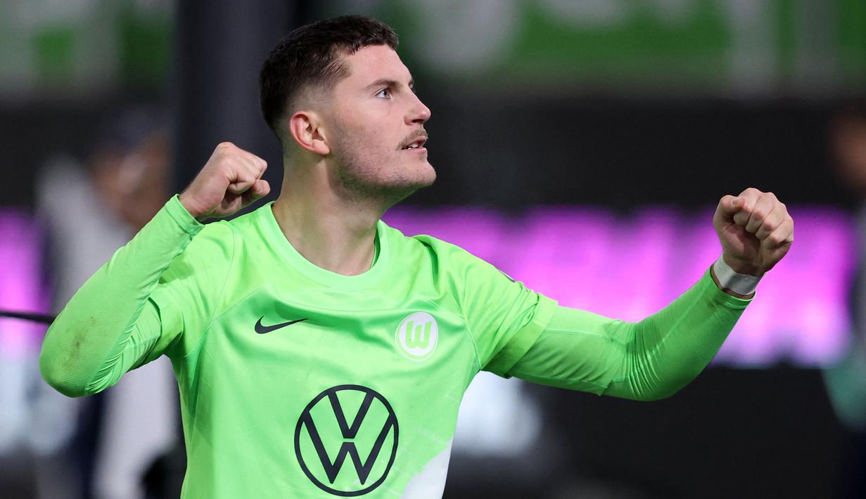 Jonas Wind tampil cemerlang meski klubnya, Wolfsburg memiliki performa yang kurang baik pada musim ini. Wind masuk ke dalam lima pencetak gol terbanyak Bundesliga 2023/2024. Ia sukses melesatkan 9 gol dalam 13 penampilan hingga pekan ke-13 ini. Sementara itu, Wolfburg bertengger di posisi ke-11 dengan raihan 16. (AFP/Ronny Hartmann)