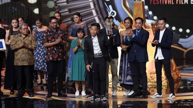  Cek  Toko  Sebelah  Raih Piala Film  Bioskop Terpuji FFB 2019 