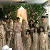 Syahnaz Sadiqah  tak lama lagi akan resmi dipersunting oleh sang kekasih, Jeje Govinda. Jelang hari bahagianya  yang akan berlangsung minggu depan, Sabtu (21/4/2018), Syahnaz telah menggelar acara pengajian. (Instagram)