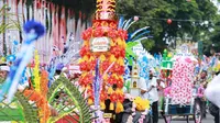 Semarak Pawai Endhog-Endhogan Maulid Nabi di Banyuwangi, Ribuan Telur Dibagikan ke Warga
