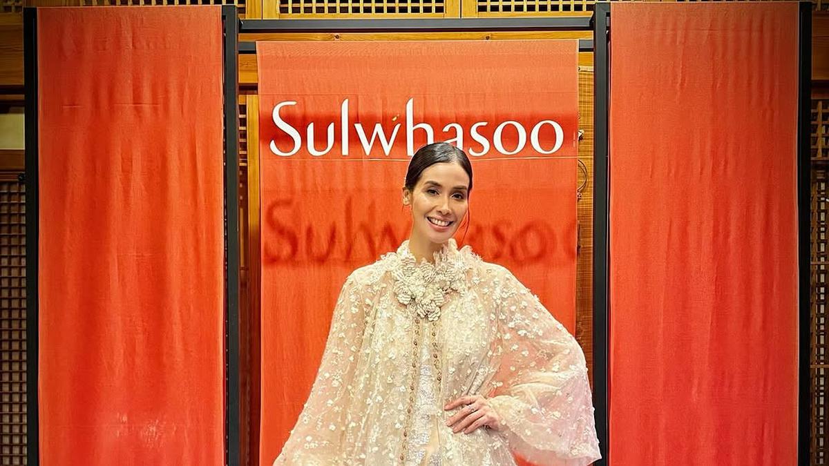 6 Potret Glamor Marsha Timothy Bak Putri Bangsawan dengan Set Lace dari Biyan di Korea Selatan