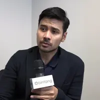 Chicco Jerikho memang hobi menonton film, ia memulai karirnya di sebuah judul sinetron sampai akhirnya ke film. Menurut Chicco, menjadi aktor tidak hanya sebatas pekerjaan, tetapi juga sebagai jatidirinya.