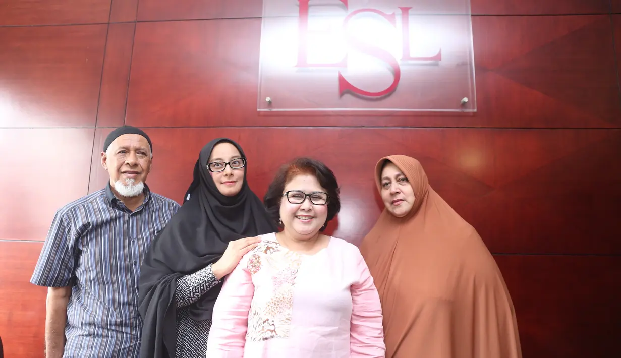 Selama ini, Putri tidak mengetahui kalau suaminya melakukan poligami. Hal itu diketahui dari handphone suami yang tertinggal. Dari Hp itu ketahuan sang suami telah tujuh tahun poligami dan telah memiliki dua orang anak. (Nurwahyunan/Bintang.com)