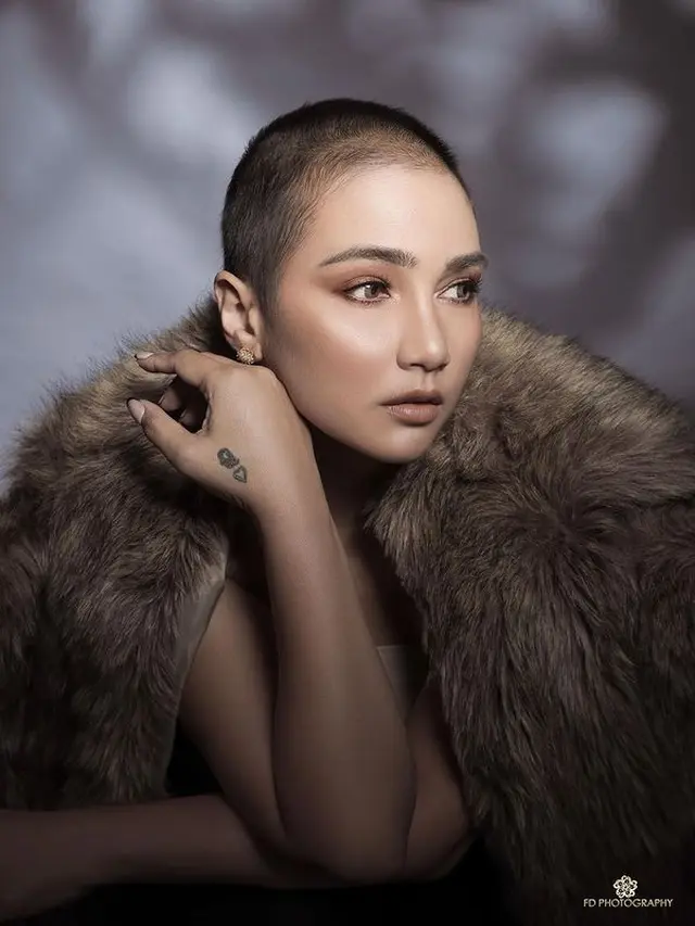 7 Pemotretan Feby Febiola Bertema Classic Beautyshoot Ini Curi Perhatian
