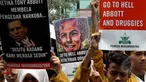 Sejumlah Massa dari Pemuda Muhamadiyah berdemo di depan kantor Kedutaan Besar Australia, Jakarta, Rabu (25/2/2015). Massa memprotes pernyataan Tony Abbott terkait dua terpidana mati Andrew Chan dan Myuran Sukumaran. (Liputan6.com/JohanTallo)