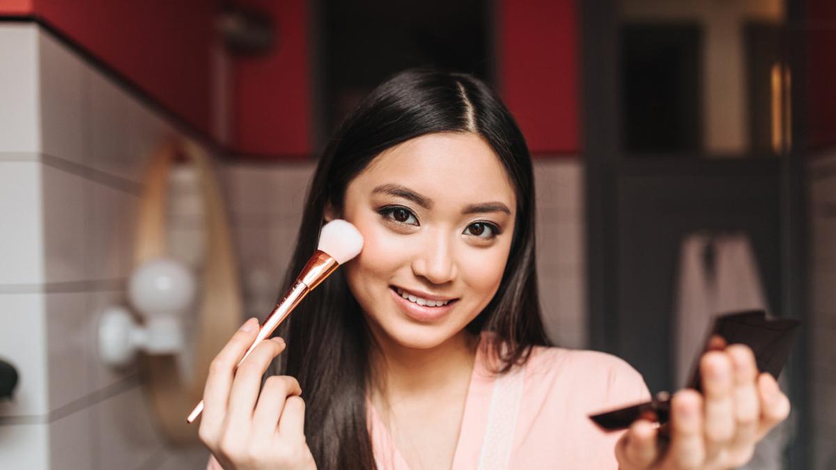 Hidrasi Maksimal di Bulan Ramadan, Kunci Makeup Flawless ala Bubah Alfian