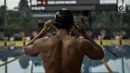 Perenang Indonesia Glenn Victor Sutanto bersiap tampil di nomor 100 meter gaya kupu-kupu SEA Games 2017 di National Aquatic Centre, Bukit Jalil, Malaysia, Rabu (23/8). (Liputan6.com/Faizal Fanani)