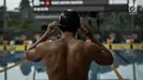 Perenang Indonesia Glenn Victor Sutanto bersiap tampil di nomor 100 meter gaya kupu-kupu SEA Games 2017 di National Aquatic Centre, Bukit Jalil, Malaysia, Rabu (23/8). (Liputan6.com/Faizal Fanani)