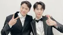 Doyoung NCT dan Gong Myung adalah kakak beradik populer yang memiliki jalan karier masing-masing. Saat bersama, dua orang ini pun terlihat begitu akrab dan sangat dekat. (Foto: KpopLovers)