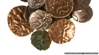 Ini merupakan yang pertama kalinya sejumlah koin dari dua zaman berbeda ditemukan. 