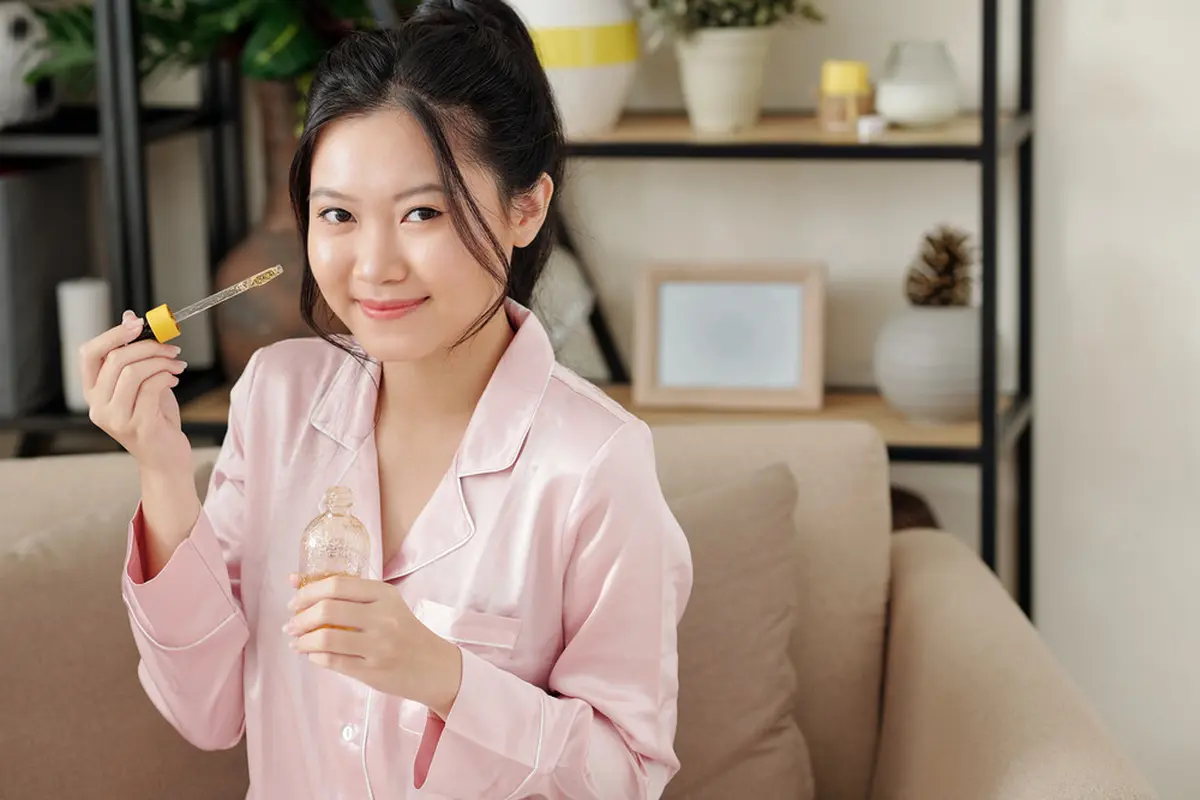 Mau Wajah Sehat dan Glowing? Ini 5 Rekomendasi Peeling Serum Mencerahkan untuk Pemula Mulai dari Rp 20 Ribuan