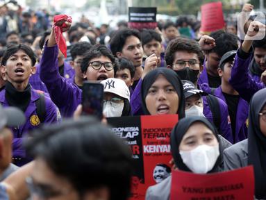 Mahasiswa yang tergabung dalam Badan Eksekutif Mahasiswa (BEM) Seluruh Indonesia melakukan aksi unjuk rasa di kawasan Patung Kuda Arjuna Wiwaha, Jakarta, Kamis (20/2/2025). (Liputan6.com/Helmi Fithriansyah)