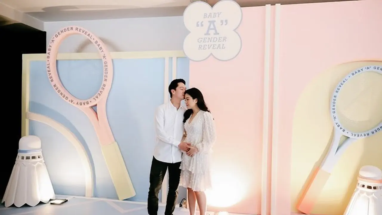 8 Potret Valencia Tanoesoedibjo dan Kevin Sanjaya Gelar Pesta Gender Reveal Baby A, Serasi Serba Putih