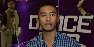 Berawal dari sebuah postingan Uus di akun Twitter-nya yang beropini soal K-Pop Hijaber, kini Uus diserbu para K-Popers yang tidak terima dengan opini itu. Uus pun menjelaskan opini yang ia maksudkan.