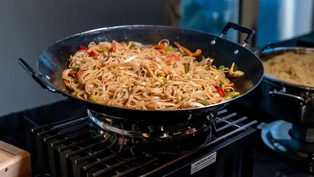 Cara Membuat Mie Goreng Gochujang Pedas Ala Korea